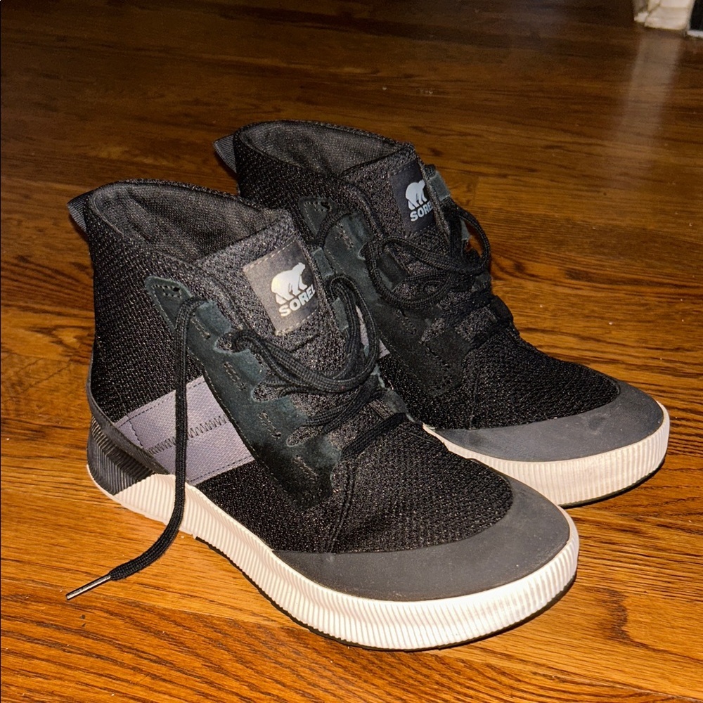 Sorel Women's Out N About III Mid Waterproof Sneakers in black Gorpcore Size 8
